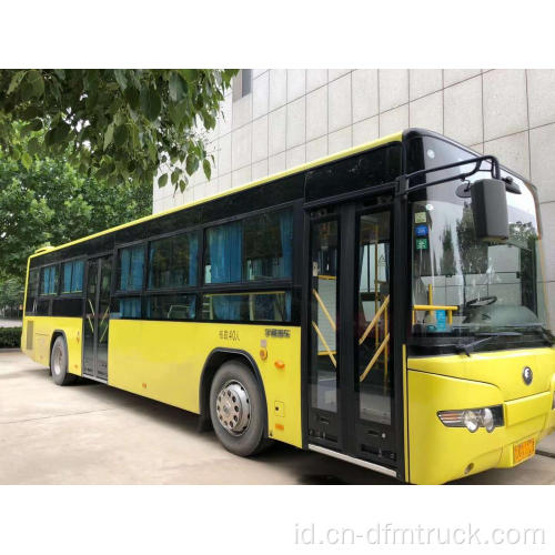 Bus perjalanan 40 kursi